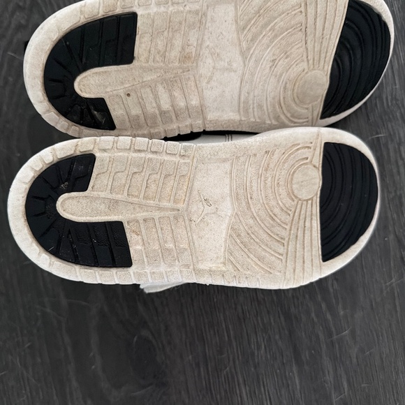 1y Jordan Shoes - Picture 3 of 4